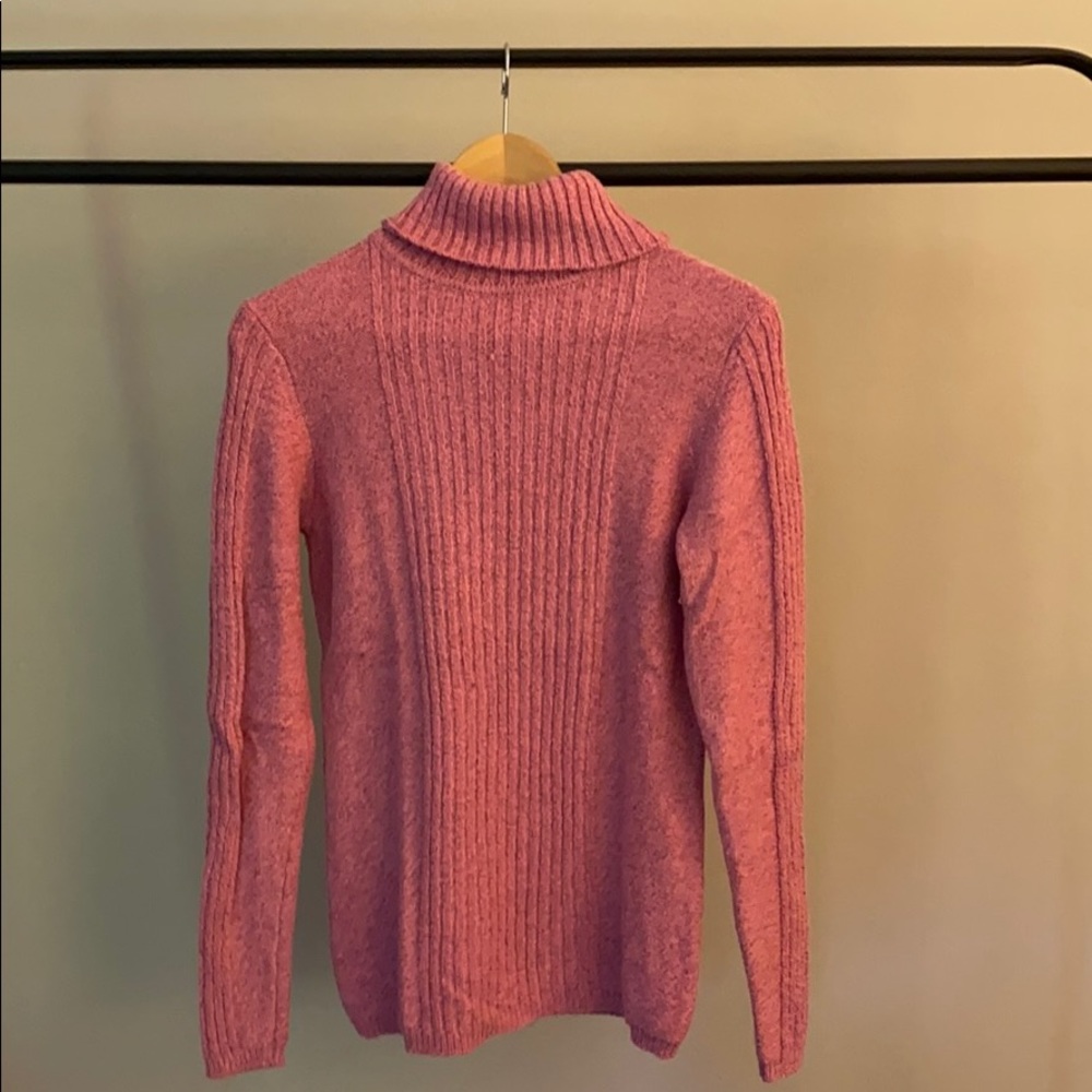 Ribbed turtleneck sweater.